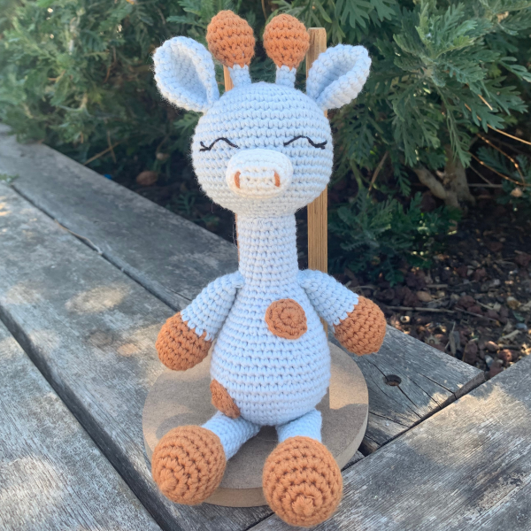 25 cm El Örgüsü Zürafa Uyku Arkadaşı – Organik Pamuk  Amigurumi Bebe Mavisi