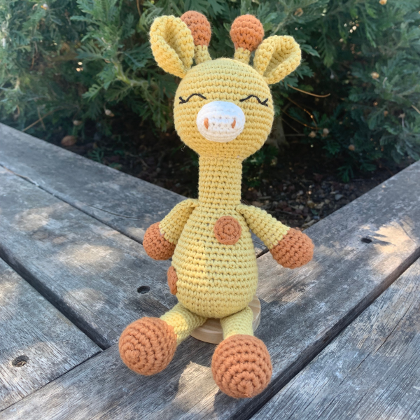 25 cm El Örgüsü Zürafa Uyku Arkadaşı – Organik Pamuk  Amigurumi Sarı