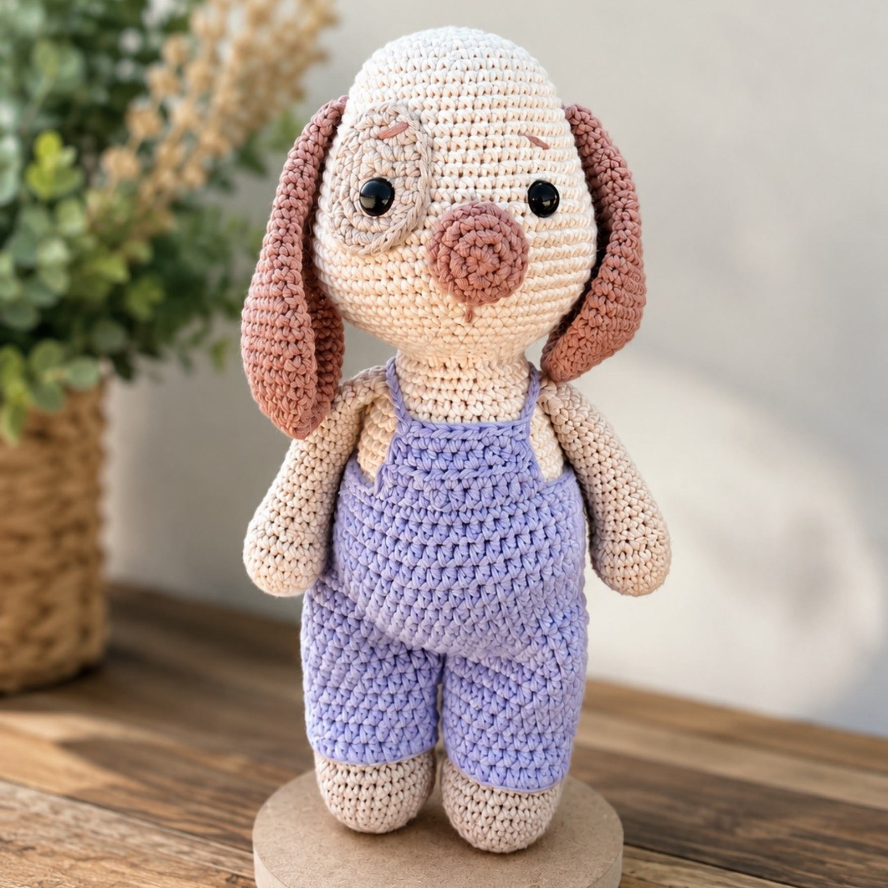 Organik Pamuk Tulumlu Amigurumi Köpek – 25 cm El Yapımı Oyuncak