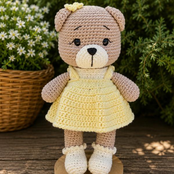 Elbiseli Organik Pamuk Ayıcık Amigurumi Oyuncak – 25 cm