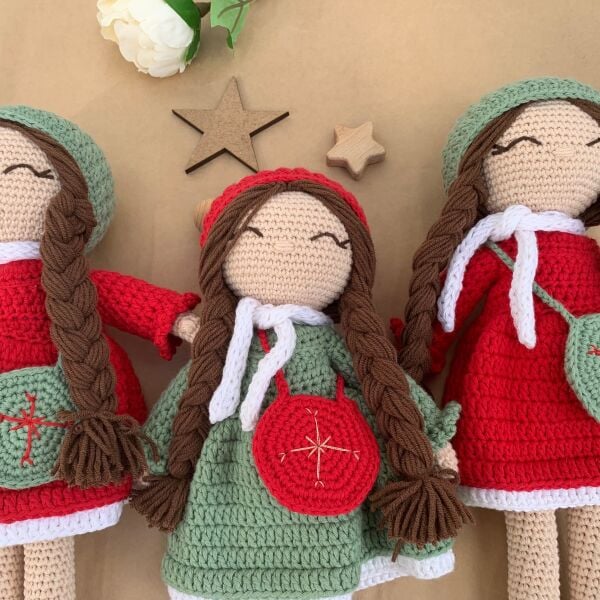 Snowflake Yılbaşı Bebeği – 33 cm Organik Pamuk Oyun Arkadaşı Amigurumi