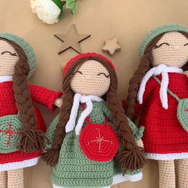 Snowflake Yılbaşı Bebeği – 33 cm Organik Pamuk Oyun Arkadaşı Amigurumi