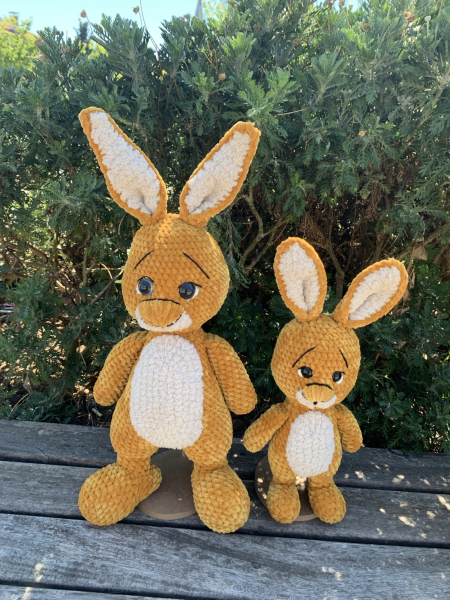 El Yapımı Amigurumi Kadife İp Uzun Kulaklı Ceketli Tavşan Oyuncak 37 cm
