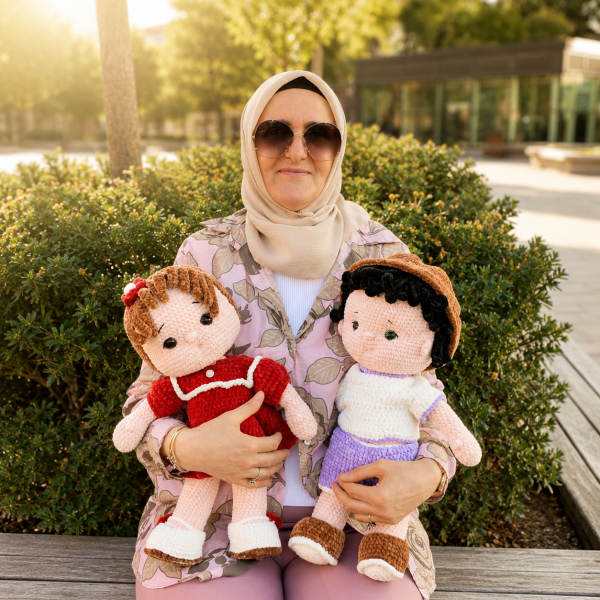 53 cm Erkek Bebek – El Yapımı Amigurumi Şapkalı Bebek
