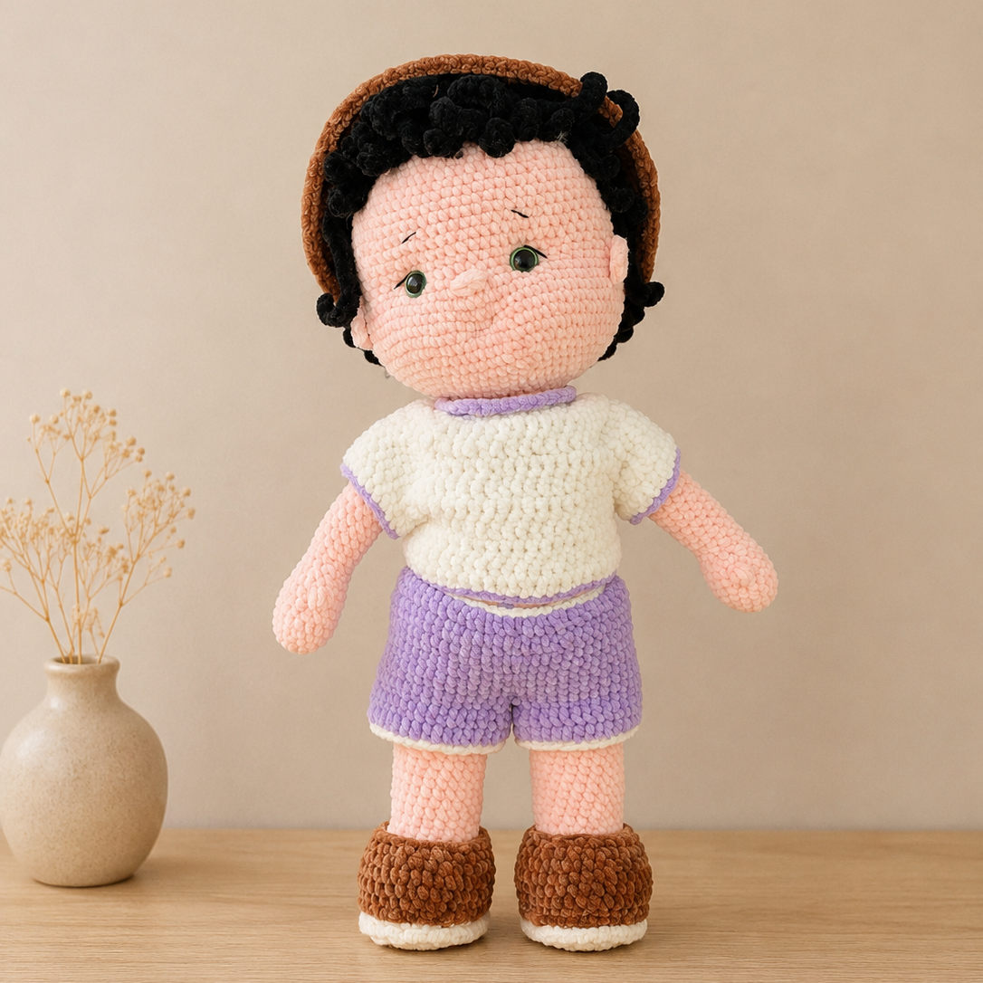 53 cm Erkek Bebek – El Yapımı Amigurumi Şapkalı Bebek