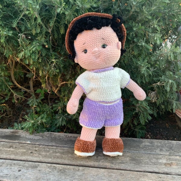 53 cm Erkek Bebek – El Yapımı Amigurumi Şapkalı Bebek