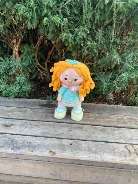 25 cm Amigurumi El Yapımı Bebek – Organik Pamuk Oyun Arkadaşı
