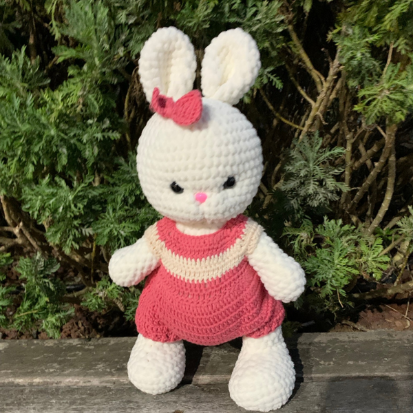 El Yapımı Amigurumi Kadife İp Uzun Kulaklı Ceketli Tavşan Oyuncak 37 cm