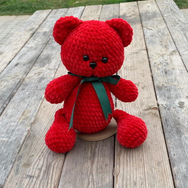 30 cm Kadife İp Amigurumi Ayıcık – El Yapımı Yılbaşı Temalı Oyun Arkadaşı