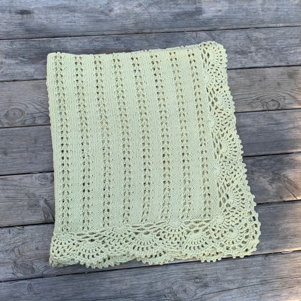 Organik Pamuk Ajur Kenarlı El Örgüsü Bebek Battaniyesi – 90x90 cm