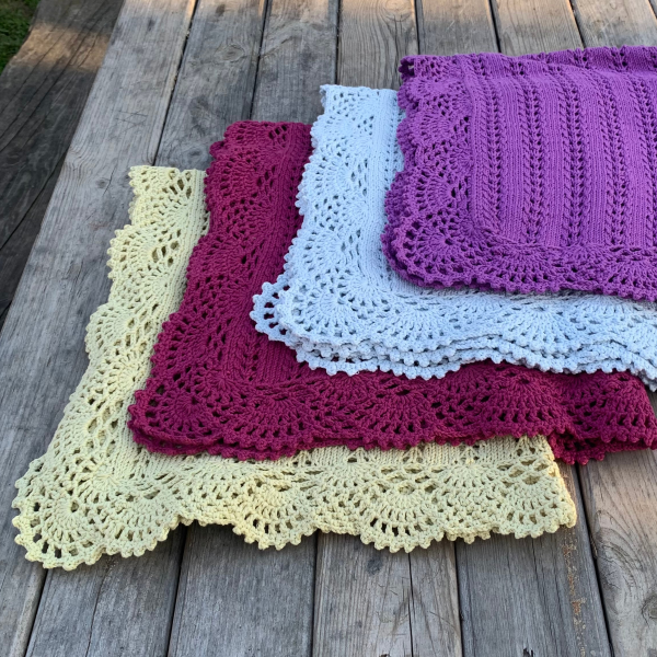 Organik Pamuk Ajur Kenarlı El Örgüsü Bebek Battaniyesi – 90x90 cm