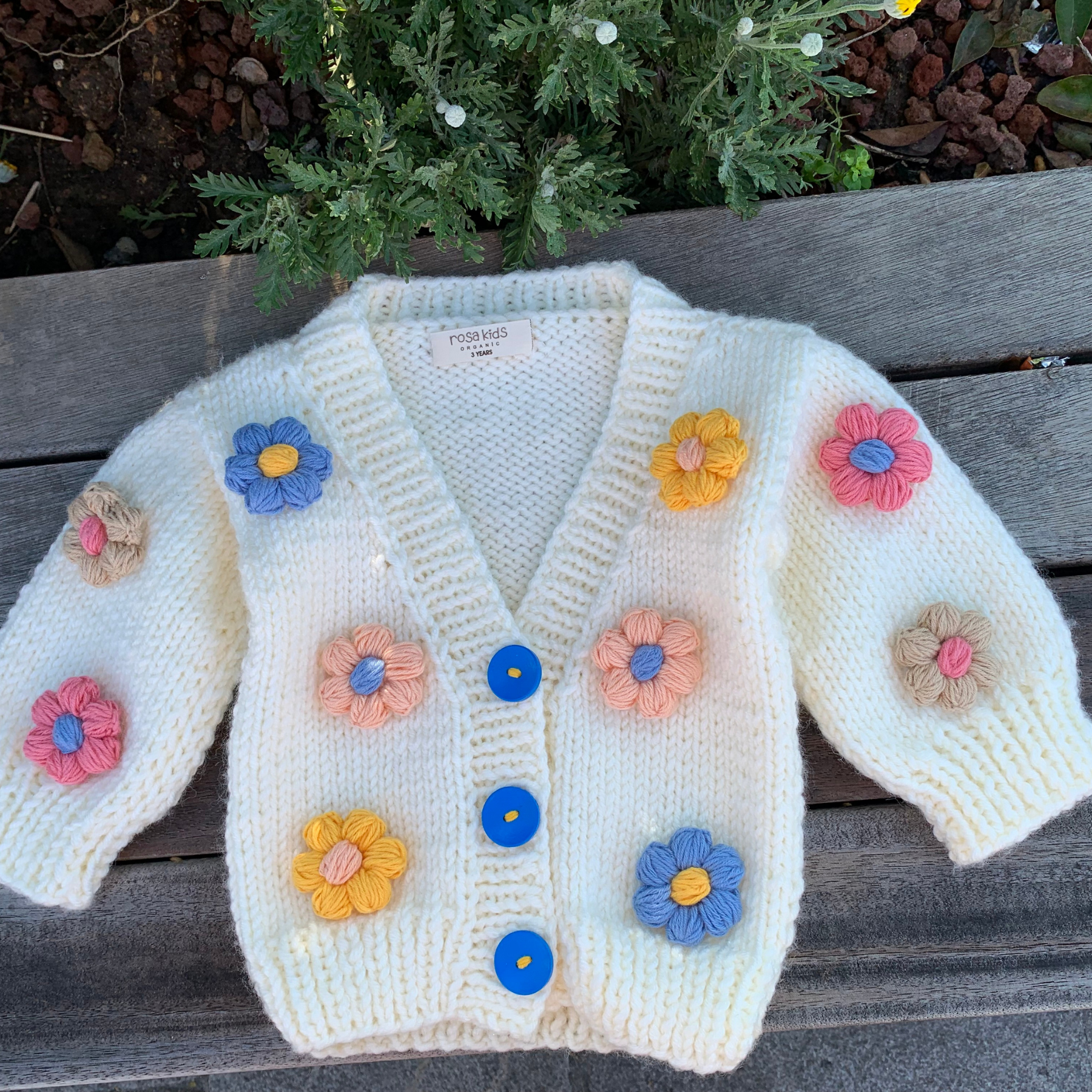 Çiçek Desenli Örgü Kız Çocuk Hırka