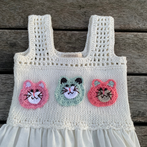 Kedi Aplikeli Organik Pamuk El Örgüsü ve Keten Kız Çocuk Elbisesi